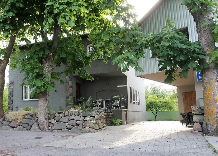 Kraavi Guest Hostel